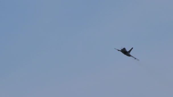 Close-up view fighter plane flapping its wings to say hello — Stock Video