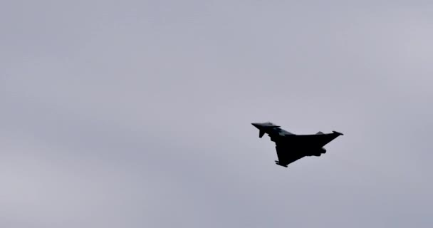 Eurofighter Typhoon för tyska flygvapnets högpresterande stridsmanövrar — Stockvideo