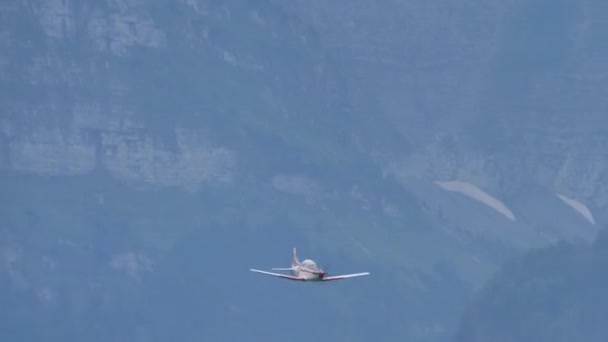 Avion effectue un roulis — Video