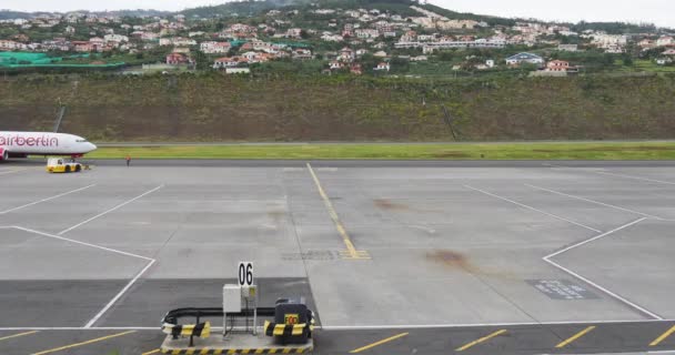 Timelapse, Boeing 737 ze společnosti Air Berlin odlétající z letiště Madeira — Stock video