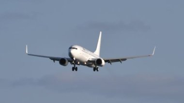 Boeing 737-800 NG F-GZTV ASL Airlines France tarafından işletiliyor.