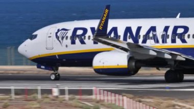 Boeing 737-800 NG Ryanair kalkışı