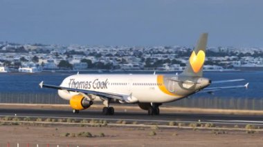 Thomas Cook İngiliz Hava Yolları 'ndan Airbus A321' in ivmesi ve kalkışı