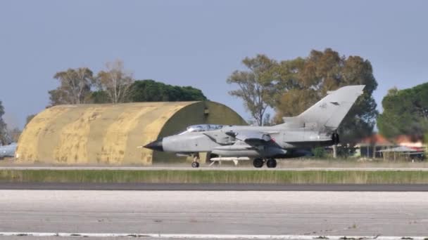 Panavia Tornado IDS, atak międzydyspozytorski, myśliwiec bombowy Włoskich Sił Powietrznych — Wideo stockowe