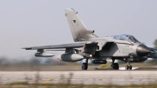 Combat jet aircraft takes off armed with full afterburner — Stock Video