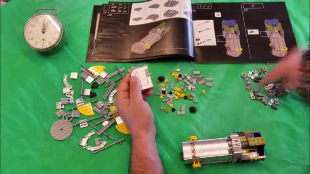 Montaż lego 10283 NASA Space Shuttle Discovery, stop motion — Wideo stockowe