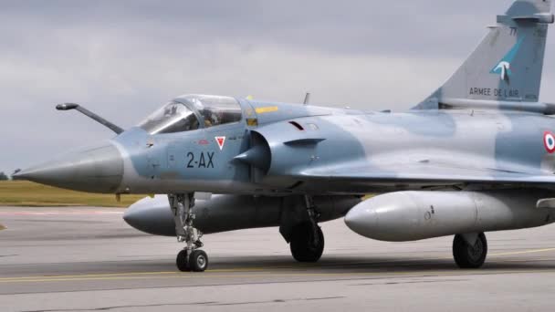 Dassault Mirage 2000-5F Fransız Hava Kuvvetleri 'nin Mirage 2000-5C ilk büyük güncellemesi. — Stok video