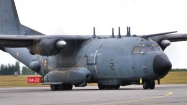 Yaklaşın, Transall C-160G Gabriel pistten sola dönüyor. Nadir görüntüler