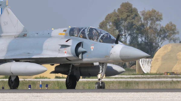 Dassault Mirage 2000 BG，希腊空军HAF在Iniohos的两名教练员 — 图库照片