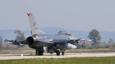 Lockheed Martin F-16 C Falcon veya Birleşik Devletler Hava Kuvvetleri 'nden Viper ile Savaşıyor