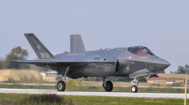 Lockheed Martin F-35 Yıldırım II İtalyan Hava Kuvvetleri 'nin gizli, çok delikli savaş uçağı.