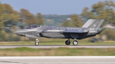 Lockheed Martin F-35 Yıldırım II İtalyan Hava Kuvvetleri 'nin gizli, çok delikli savaş uçağı.