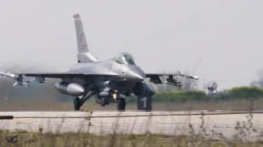 Lockheed Martin F-16 ABD Hava Kuvvetleri 'nden Savaşçı Şahin havalandı.