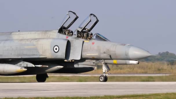 McDonnell Douglas F-4E Phantom II intercettore a reazione supersonico e cacciabombardiere — Video Stock