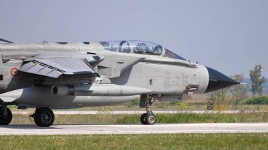 İtalyan Hava Kuvvetleri 'nin değişken kanatlı Panavia Tornado IDS avcı uçağı.
