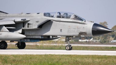 İtalyan Hava Kuvvetleri 'nin değişken kanatlı Panavia Tornado IDS avcı uçağı.