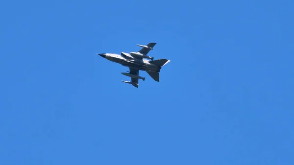 İtalyan Hava Kuvvetleri 'nin değişken kanatlı Panavia Tornado IDS avcı uçağı. — Stok fotoğraf