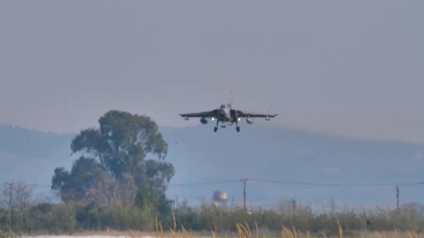 Panavia Tornado IDS önleyicisi ve İtalyan Hava Kuvvetleri 'nin jet bombacısı — Stok video