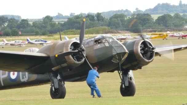 Vintage bomber plane turns on the propeller motors during historical reenactment — Stock Video