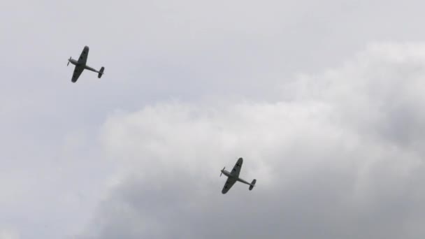 Dvě letadla Messerschmitt Bf 109 německého letectva, Deutsche Luftwaffe — Stock video