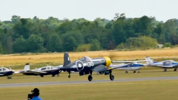 Американские истребители-носители Vought F4U Corsair Второй мировой войны — стоковое видео