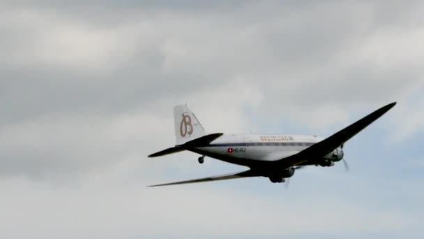 Héritage deux hélices moteur passagers avion de ligne des années 1940 et la Seconde Guerre mondiale — Video