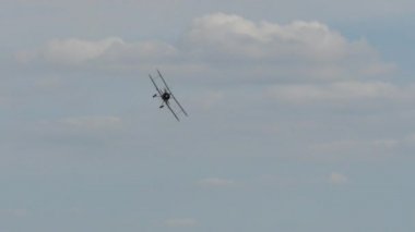 1930 'larda, 1940' larda ve 2. Dünya Savaşı 'nda çift kanatlı savaş uçağı.