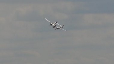 Antika 2. Dünya Savaşı. Birleşik Devletler savaş uçağı. İki pervaneli.