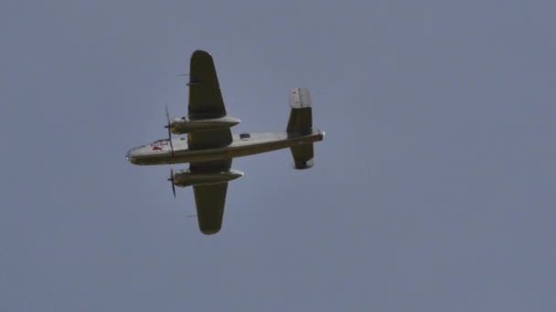 United States Air Force bomber of the World War 2 in flight — 비디오