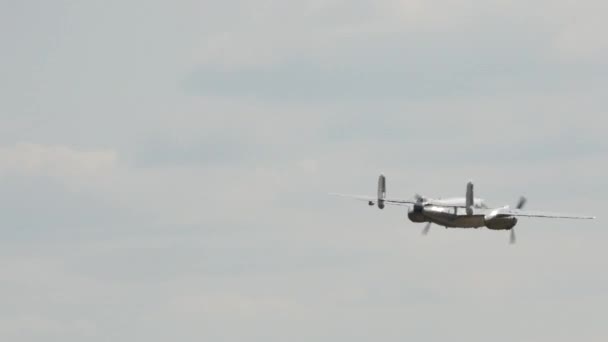 Vintage and Famous Doolitle Raid bomber in flight — 비디오