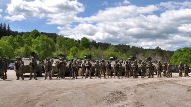 Military exercise Defender Europe 2021. Soldiers in front of tanks — Stock Video