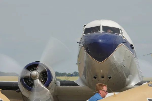 Hélices históricas pasajeros avión de 1940 y la Segunda Guerra Mundial — Foto de Stock