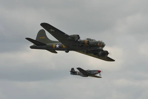 Boeing B-17 Fortaleza Voladora Segunda Guerra Mundial Bombardero de la Fuerza Aérea de los Estados Unidos — Foto de Stock