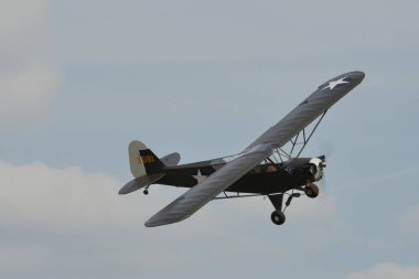 Piper J.3 Cub, L-4 Grasshopper, 2. Dünya Savaşı keşif uçakları ve irtibat uçakları