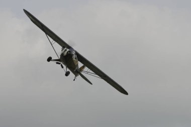 Piper J.3 Cub, L-4 Grasshopper, 2. Dünya Savaşı keşif uçakları ve irtibat uçakları