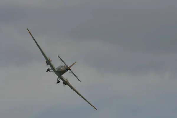 Транспортный самолет Ju 52 Tante Ju немецкого Люфтваффе во время Второй мировой войны — стоковое фото