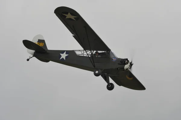 Piper J.3 Cub, L-4 Grasshopper, WW2 reconnaissance and liaison airplanes — Stock Photo, Image