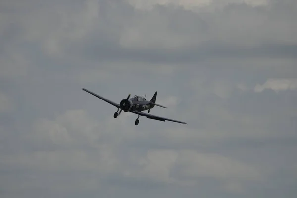 North American Aviation T-6 Texan вінтажний гвинт тренувальний літак — стокове фото