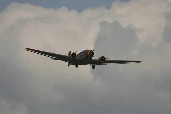 Транспортный самолет Ju 52 Tante Ju немецкого Люфтваффе во время Второй мировой войны — стоковое фото