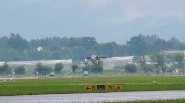 Askeri bir uçağın 4K 'lık yüksek kaliteli videosu.