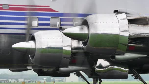 Kraftfulde radiale stempeldrevne motorer spin mousserende metalliske krom propeller – Stock-video