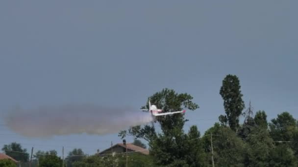 Avión de aviación general tire hacia arriba y subir verticalmente en las prestaciones máximas — Vídeos de Stock