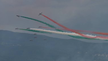 Frecce Tricolori, İtalyan Hava Kuvvetleri Aerobatik Takımı.