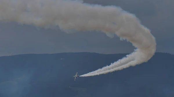 Frecce Tricolori, el Equipo Aerobático de la Fuerza Aérea Italiana en vuelo — Foto de Stock