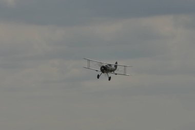 1930 'larda, 1940' larda ve 2. Dünya Savaşı 'nda çift kanatlı savaş uçağı.