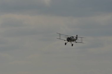 1930 'larda, 1940' larda ve 2. Dünya Savaşı 'nda çift kanatlı savaş uçağı.