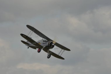 1930 'larda, 1940' larda ve 2. Dünya Savaşı 'nda çift kanatlı savaş uçağı.