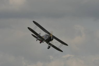 1930 'larda, 1940' larda ve 2. Dünya Savaşı 'nda çift kanatlı savaş uçağı.