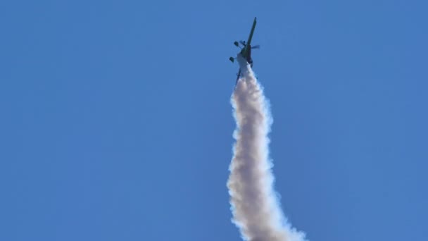 Aerobatic airplane performs incredible rotations as it climbs vertically — Stock Video