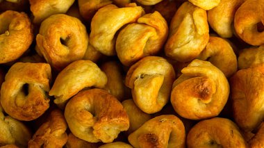 Ev yapımı taralli pugliesi, rezene tohumlarıyla tatlandırılmış.